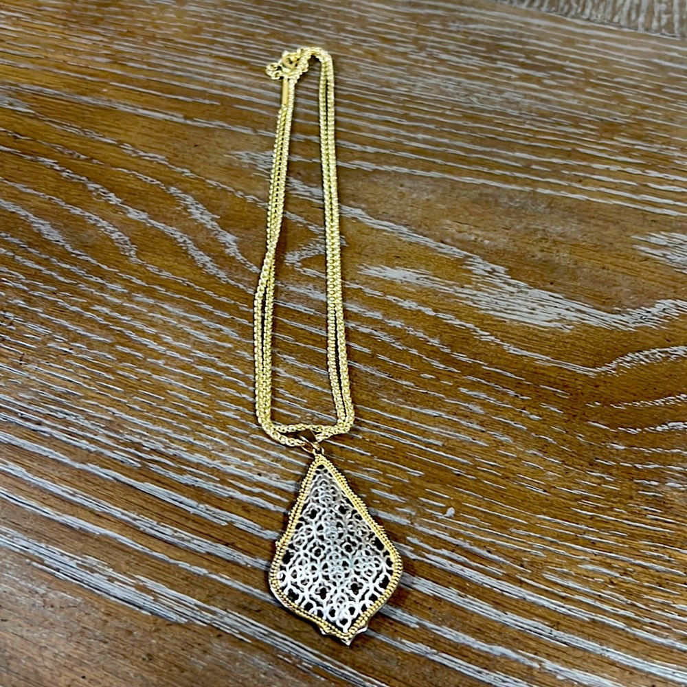 Kendra Scott pendent necklace